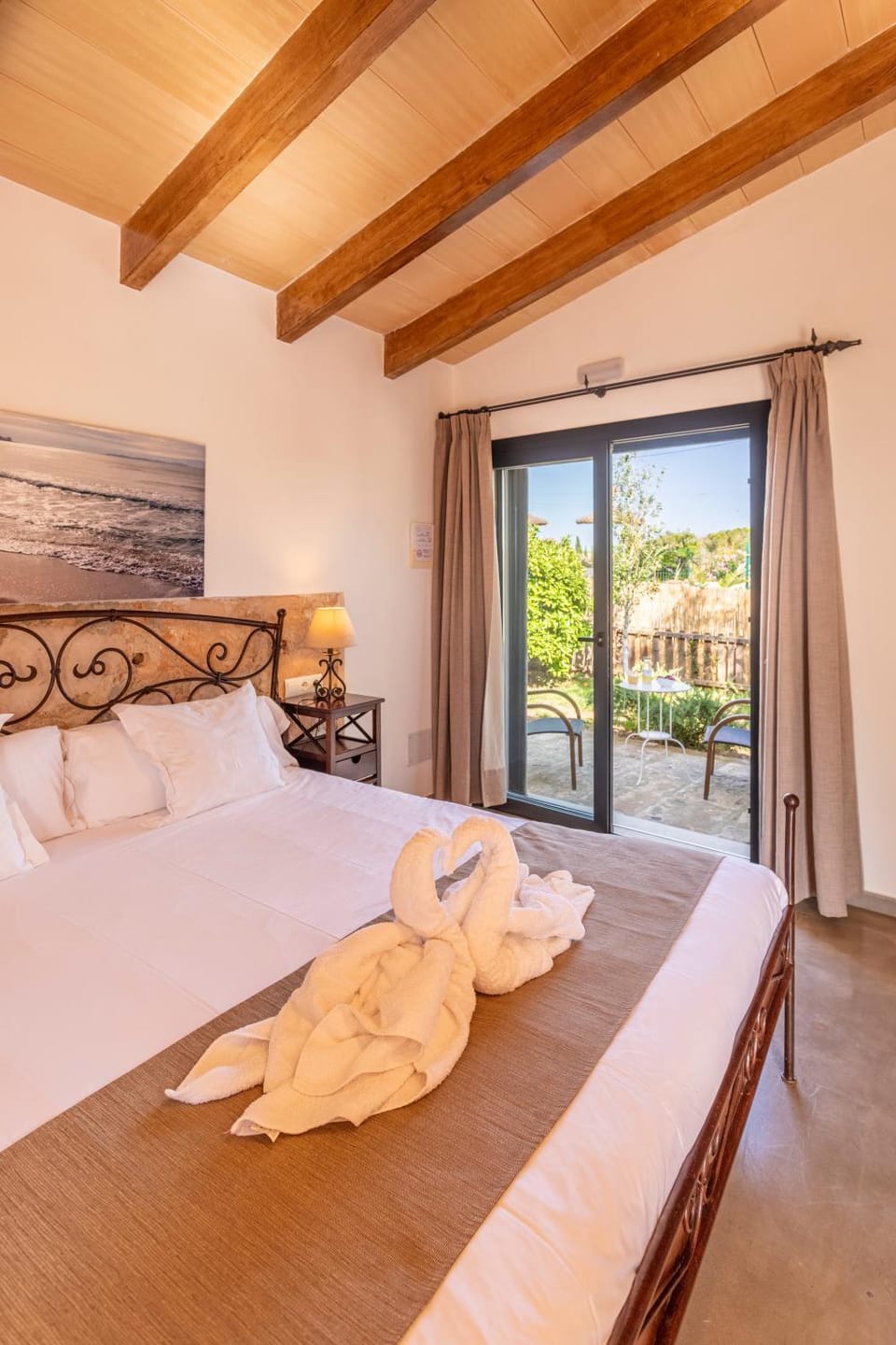 Bed, Balcony/Terrace, Photo of the whole room, Bedroom, towels
