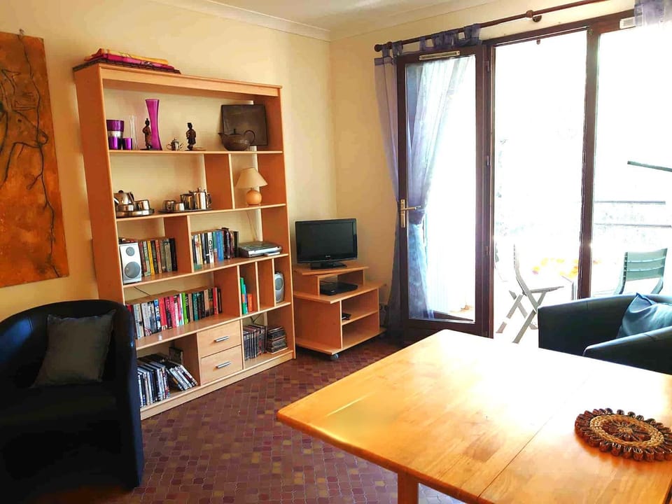 Patio, TV and multimedia, Living room, Dining area