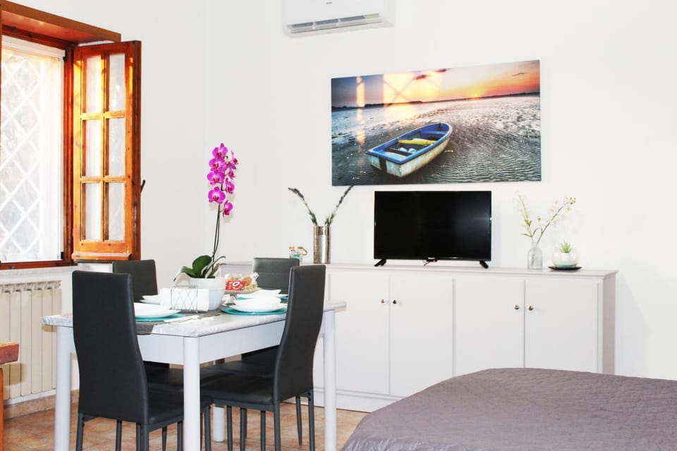 TV and multimedia, Dining area
