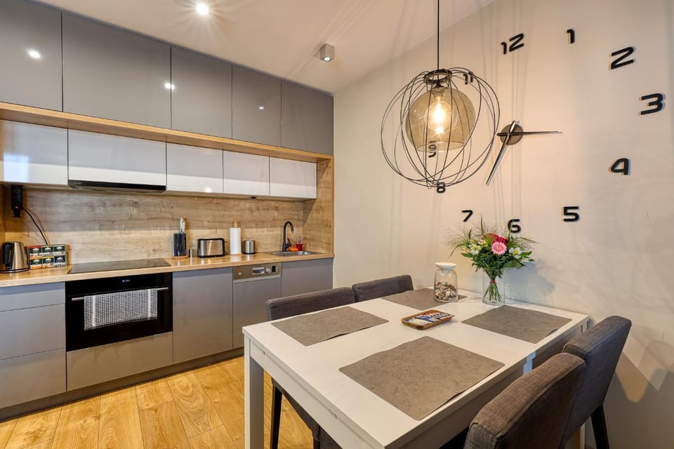 Kitchen or kitchenette, Dining area, minibar, pet friendly, stove