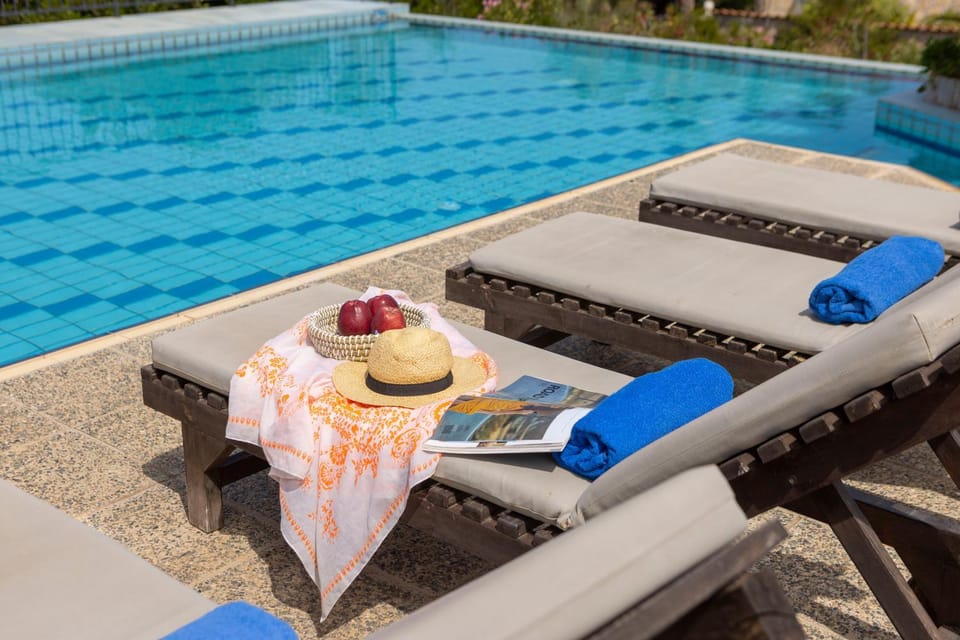 Day, Pool view, Swimming pool, sunbed, towels