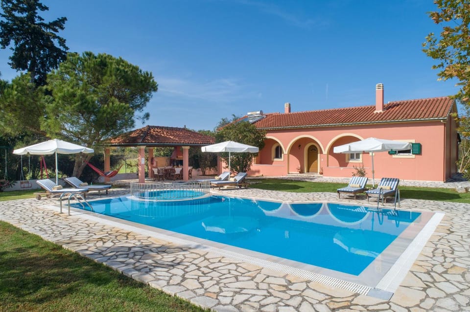 Property building, Day, Pool view, Swimming pool, sunbed