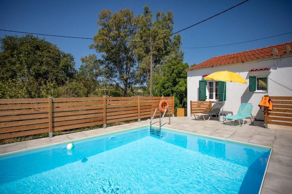 Property building, Patio, Day, Pool view, Swimming pool, sunbed