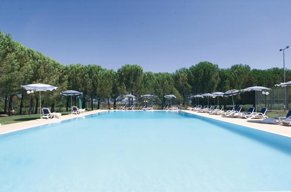 Day, Swimming pool