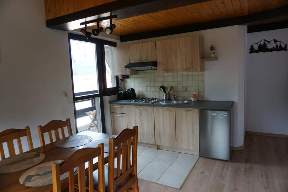 Dining area, kitchen