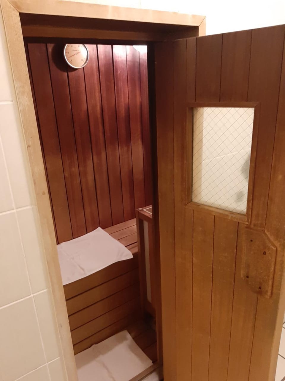 Hotel GOLF Nirasaki (Adult Only) Love hotel in Nagano Prefecture