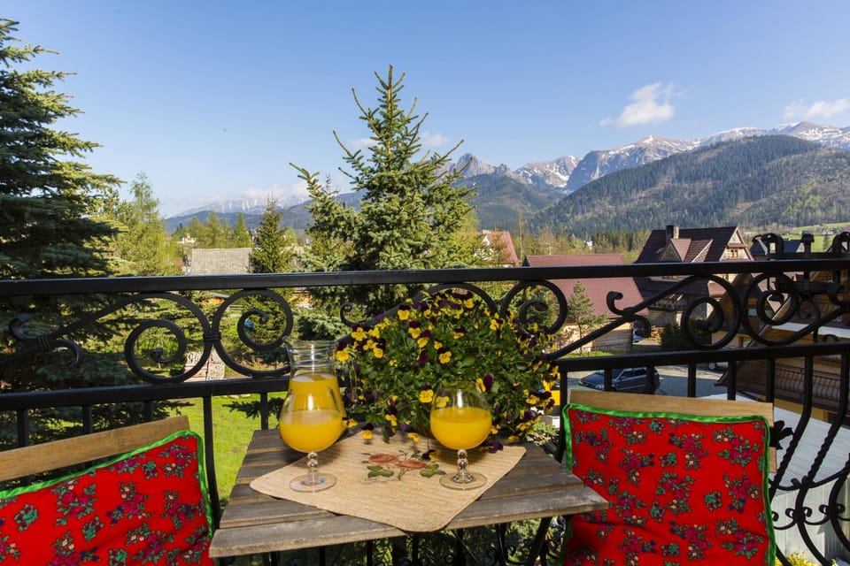 Day, Natural landscape, Summer, View (from property/room), Balcony/Terrace, Decorative detail, On site, Mountain view