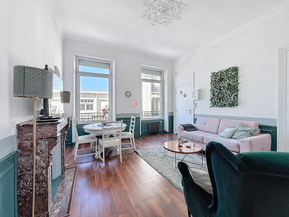 Living room, Dining area