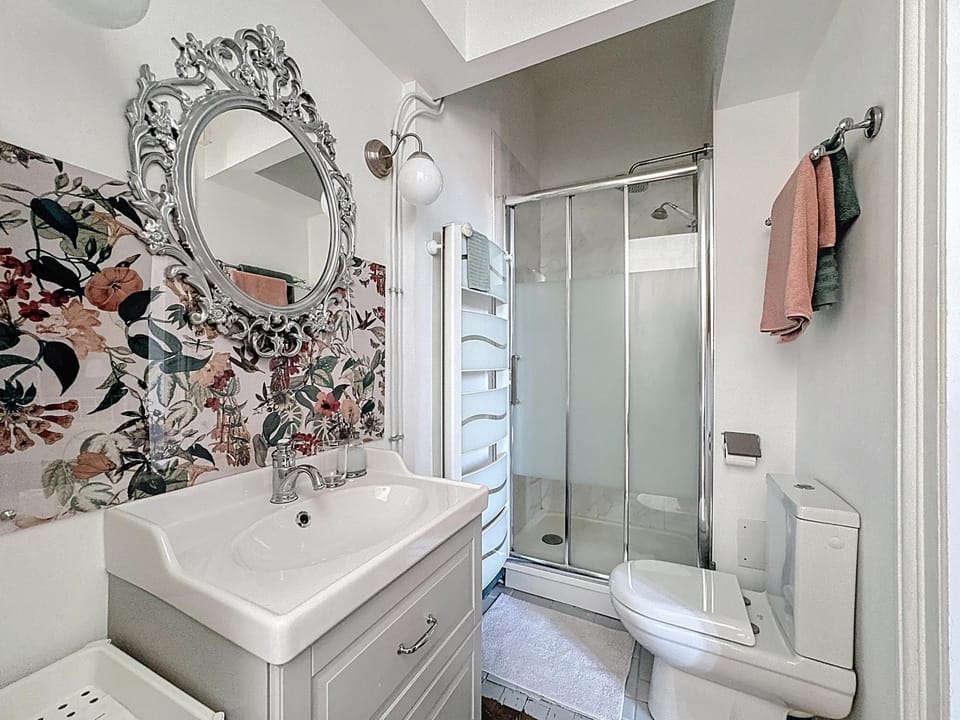 Shower, Toilet, Bathroom