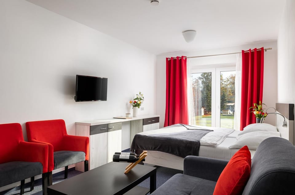 Bed, Photo of the whole room, Seating area, Bedroom, hair dresser