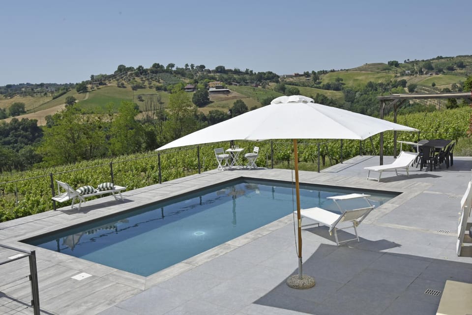 Swimming pool, sunbed