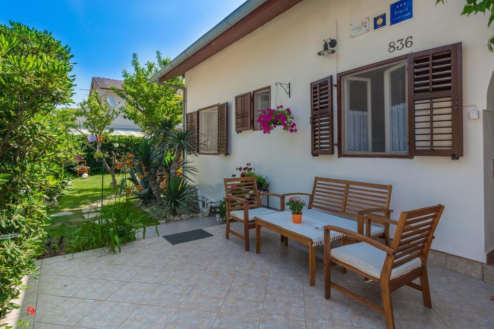 Apartments Kiara Sabunike 836 Apartment in Zadar County