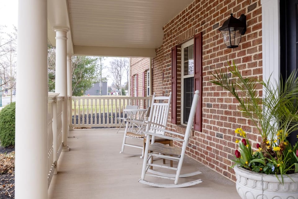 Property building, Spring, Balcony/Terrace, Garden view