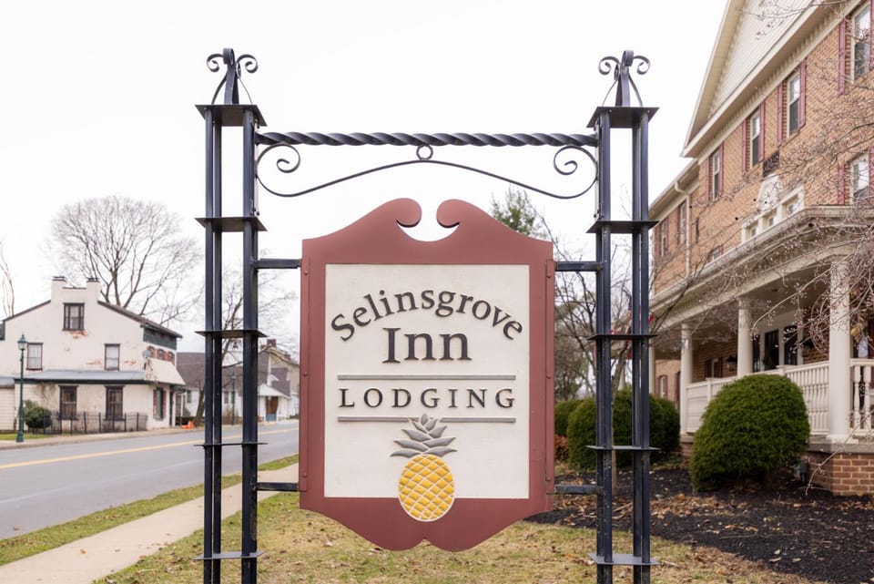 Property building, Neighbourhood, Logo/Certificate/Sign, Street view, Location