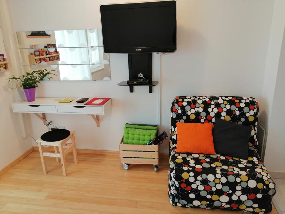 Library, TV and multimedia, Living room, Bedroom