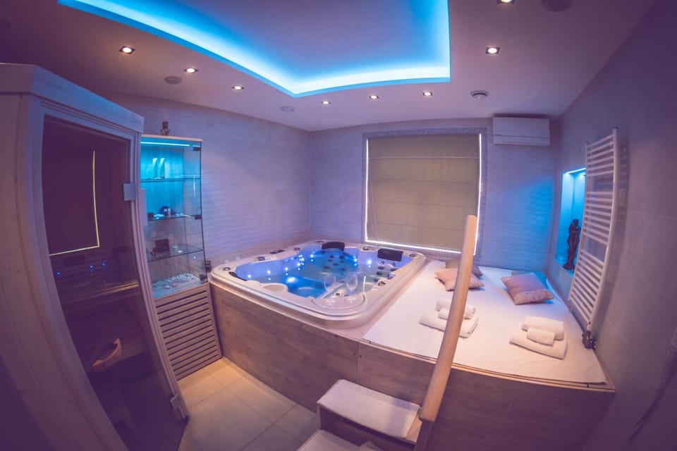 Hot Tub, Hot Tub, Sauna, Spa and wellness centre/facilities, Photo of the whole room