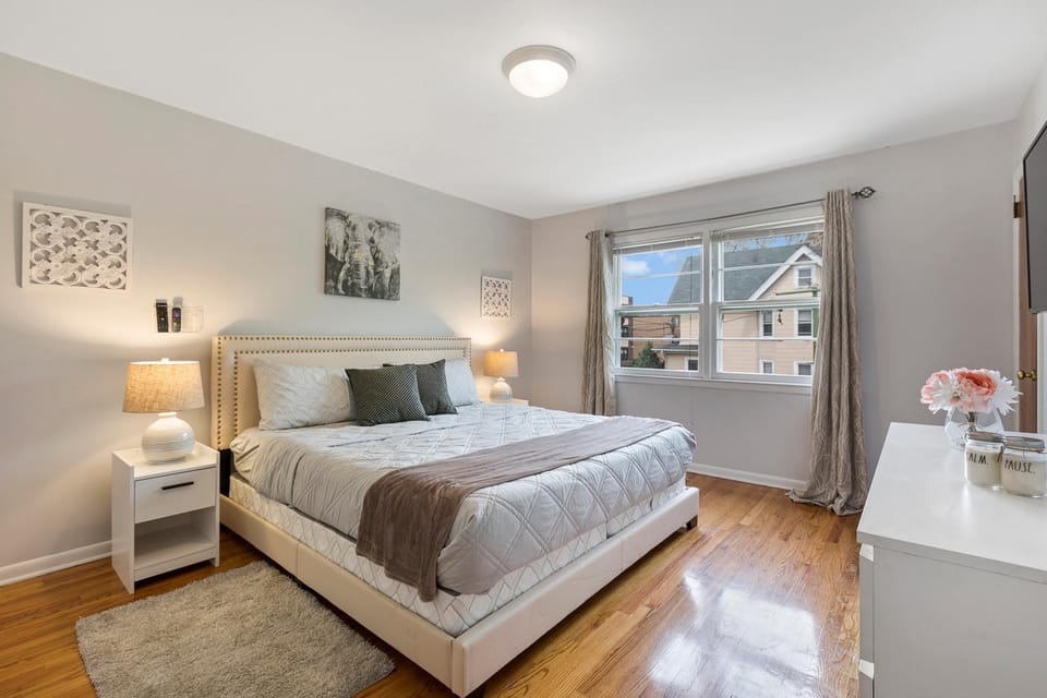 Close to NYC | King Bed | Free Parking Apartment in Bloomfield