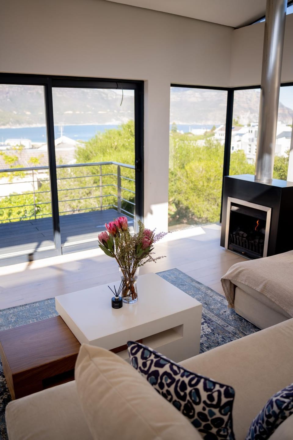 View (from property/room), Living room, Seating area, Sea view, Sea view