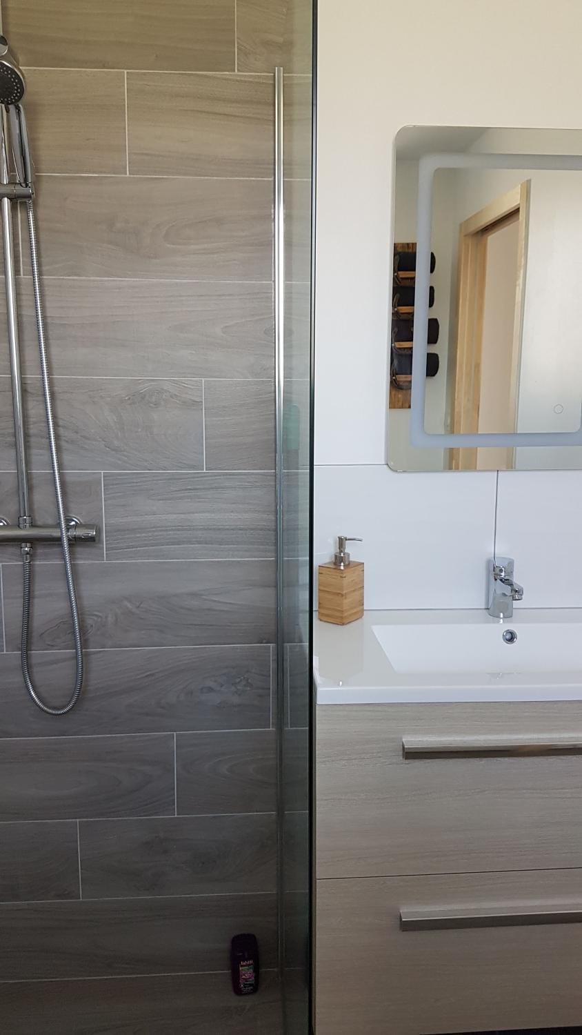 Bathroom, Decorative detail