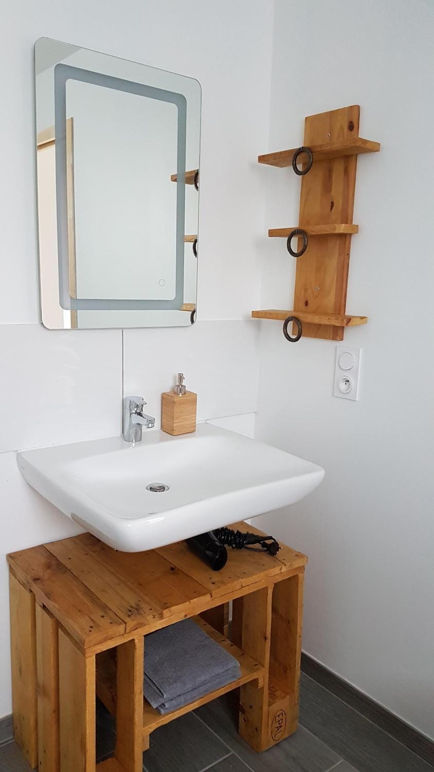 Bathroom, Decorative detail