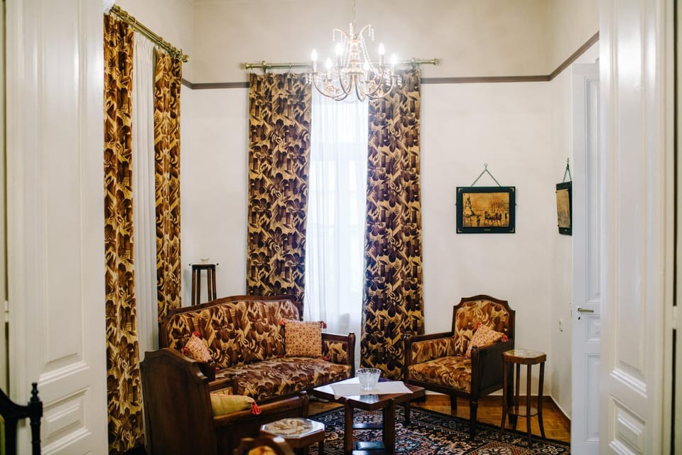 Living room, Seating area