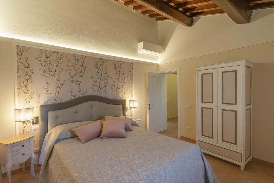 Bed, Photo of the whole room, Bedroom, wardrobe