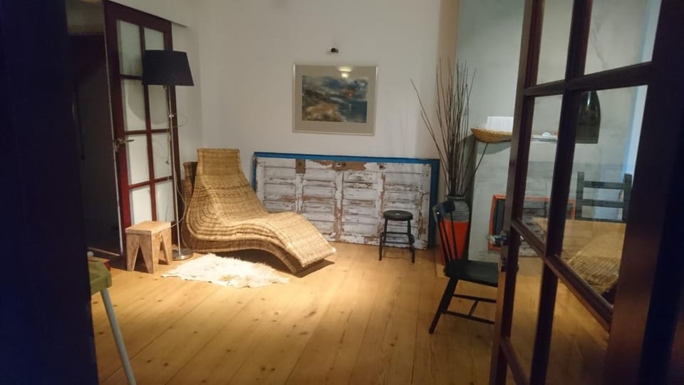Living room, Seating area, young children