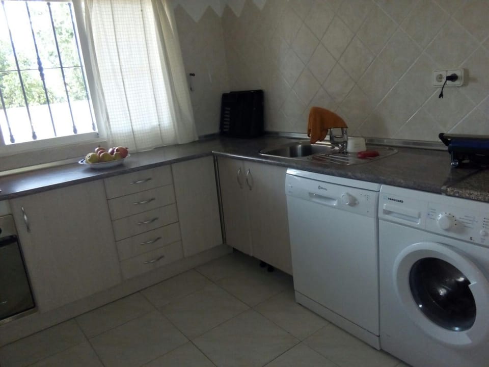 Kitchen or kitchenette, pet friendly