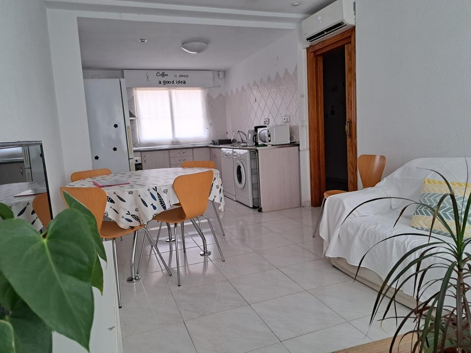 Kitchen or kitchenette, Living room