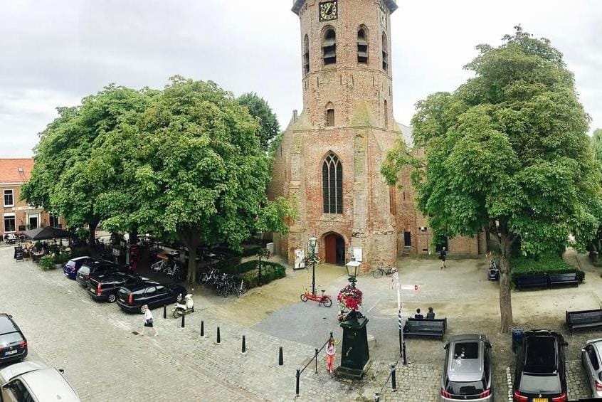 Day, Neighbourhood, Landmark view, Street view, Location, Parking