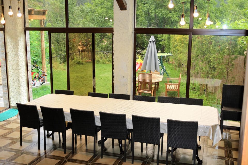 Garden, Living room, Dining area