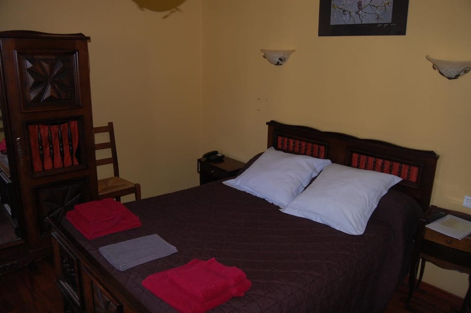 Bed, Day, Decorative detail, Decorative detail