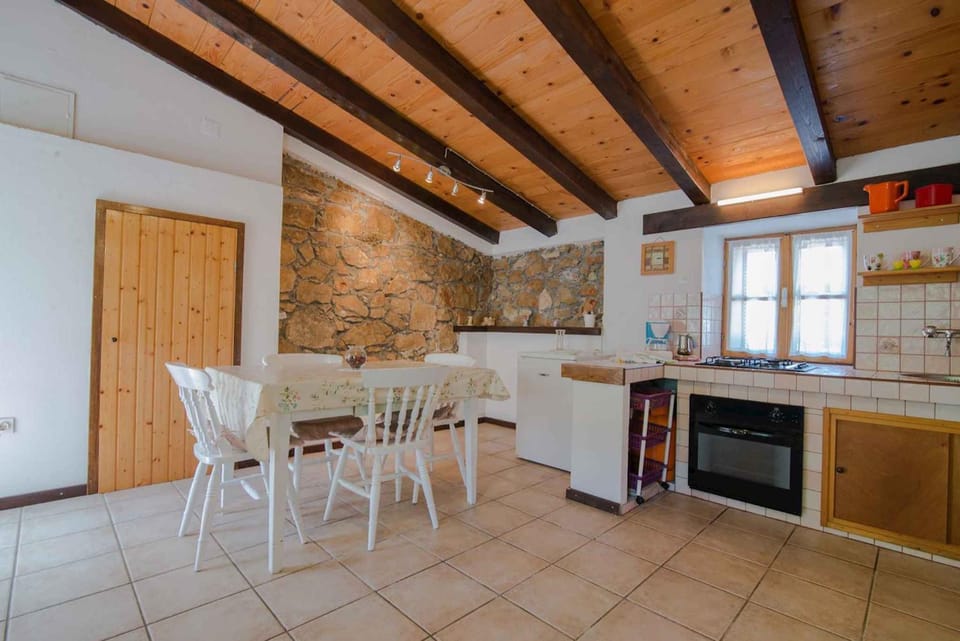 Summer, Dining area
