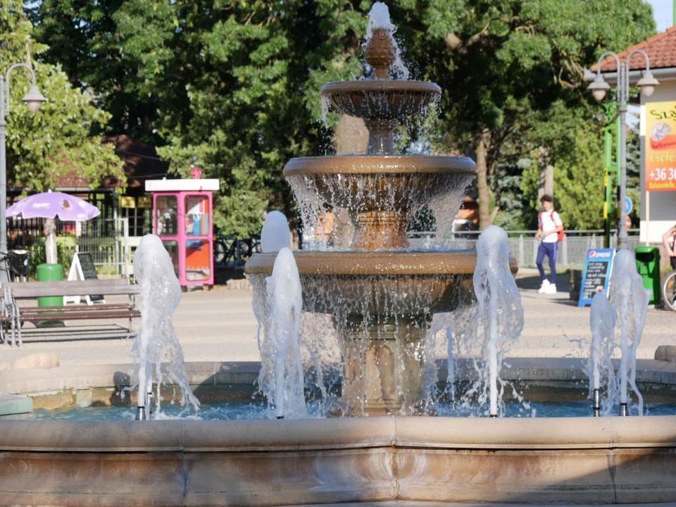 Nearby landmark, Summer