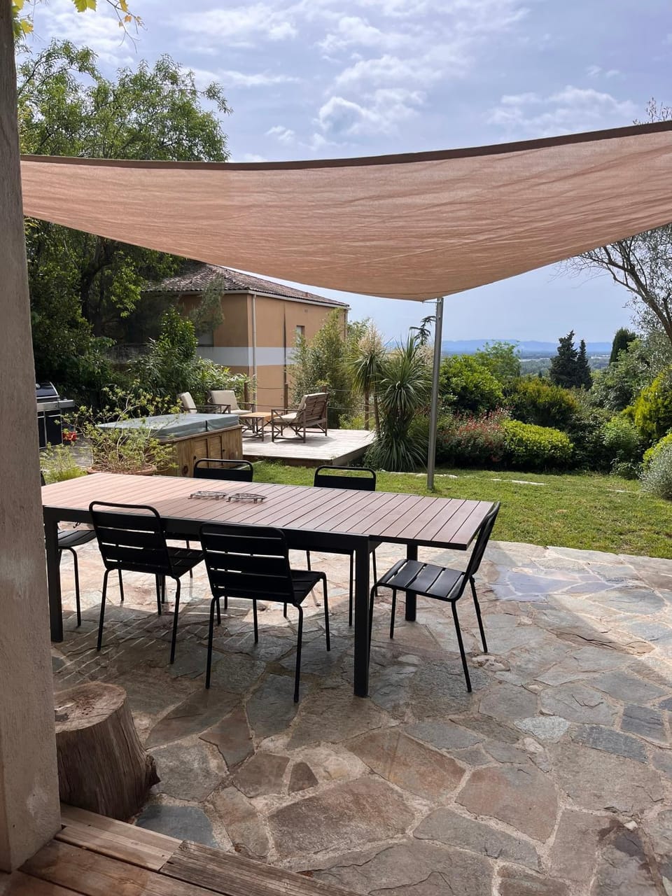 Maison d'architecte avec vue sur les Alpilles Villa in Villeneuve-lès-Avignon