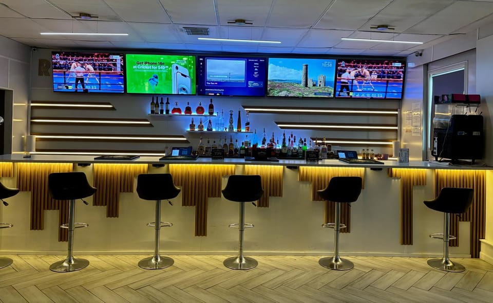 Restaurant/places to eat, Communal lounge/ TV room, Lounge or bar, Evening entertainment