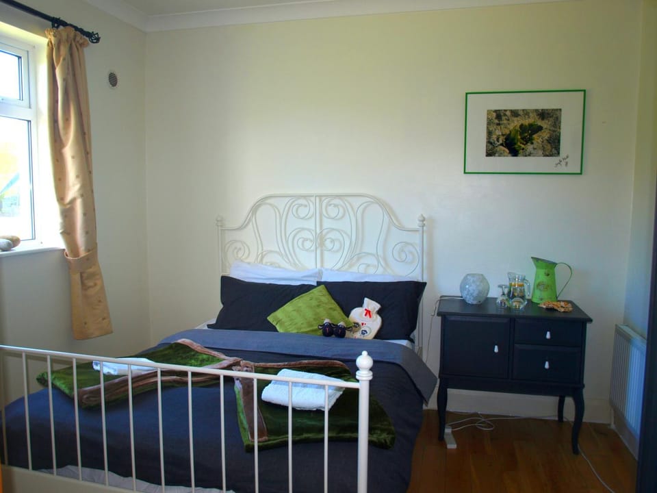 Bed, Day, Photo of the whole room, Bedroom