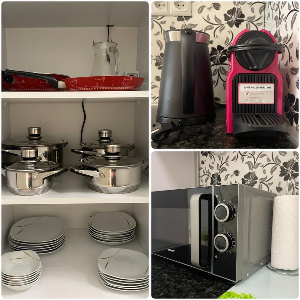 Coffee/tea facilities, minibar, kitchen