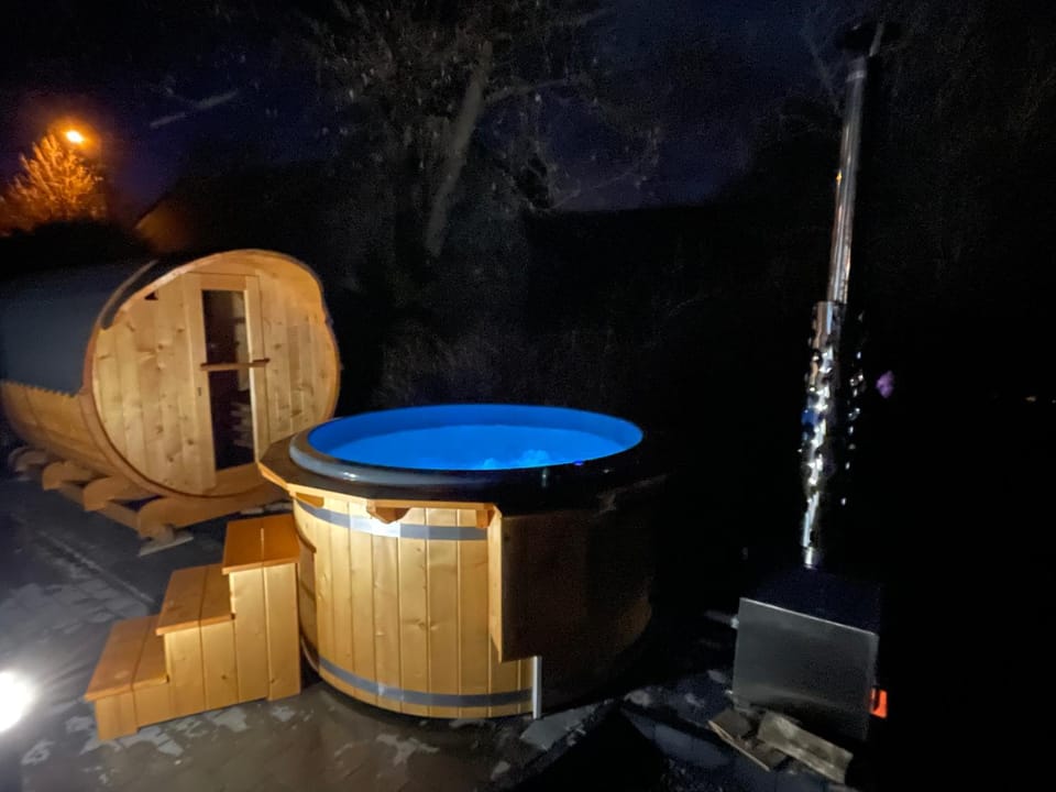Hot Tub, Spa and wellness centre/facilities