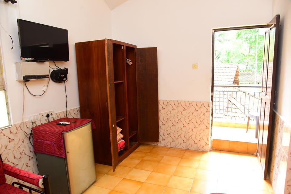 Photo of the whole room, wardrobe