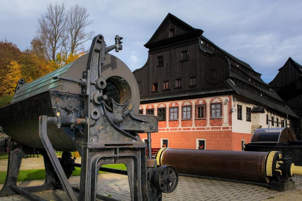 Nearby landmark, Activities, Summer