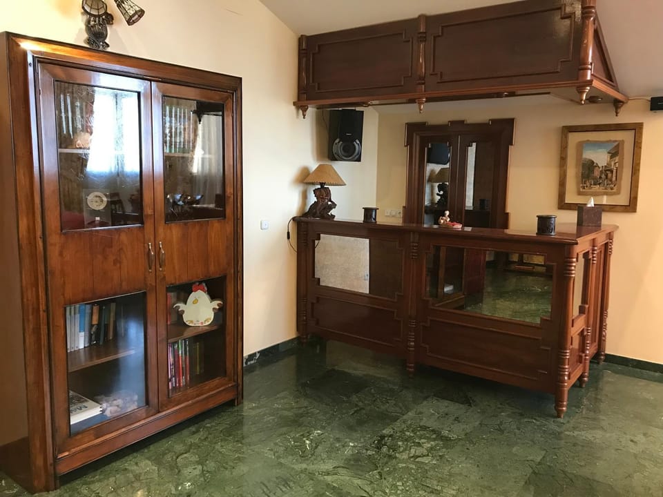 Lounge or bar, Area and facilities