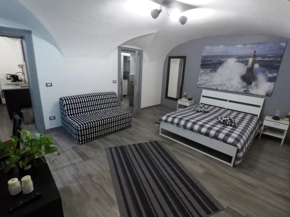 B&W Loft Apartment in Catania