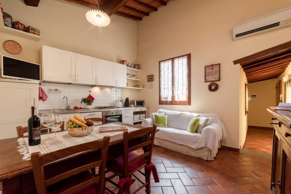 Kitchen or kitchenette, Living room, Dining area