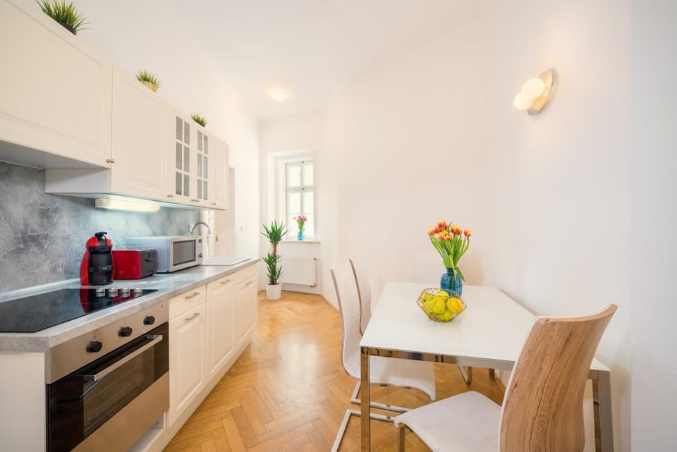 Kitchen or kitchenette, Breakfast