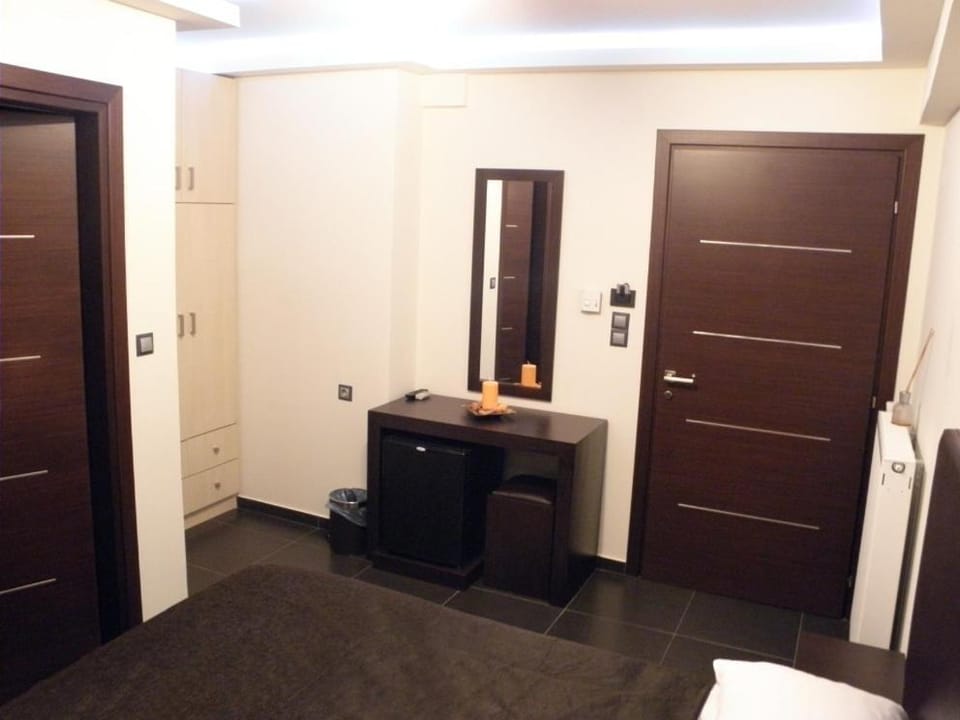 Bed, Photo of the whole room, Seating area