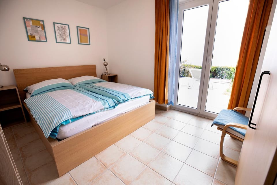 Bed, Bedroom, Garden view, Sea view