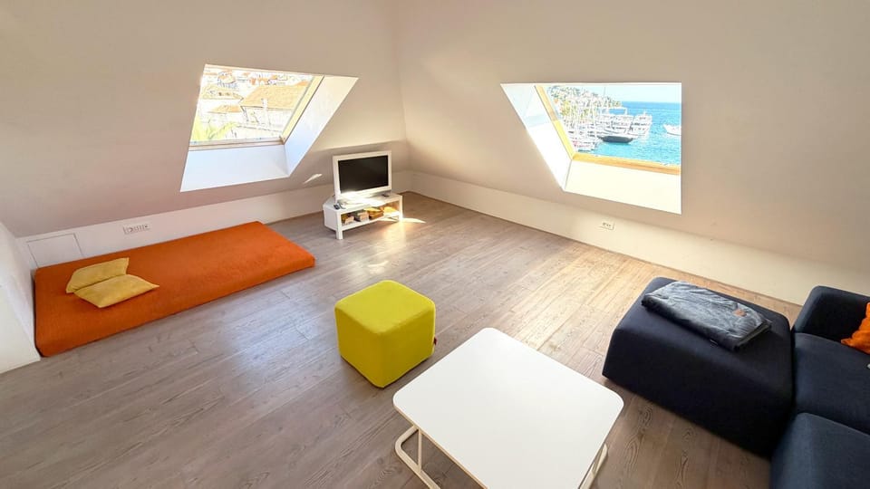TV and multimedia, Living room, Seating area