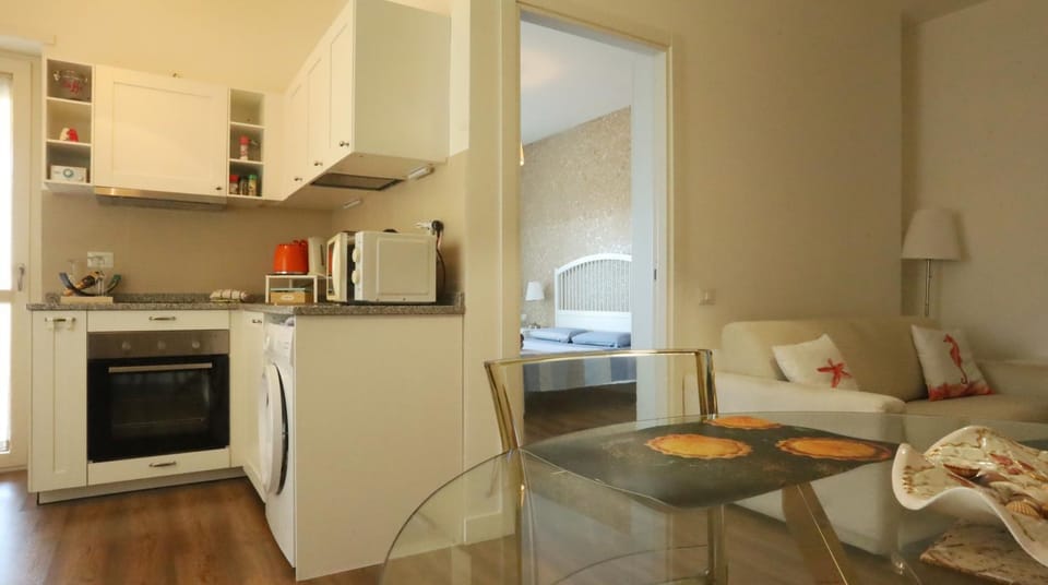 Kitchen or kitchenette, Living room, Dining area, oven, toaster
