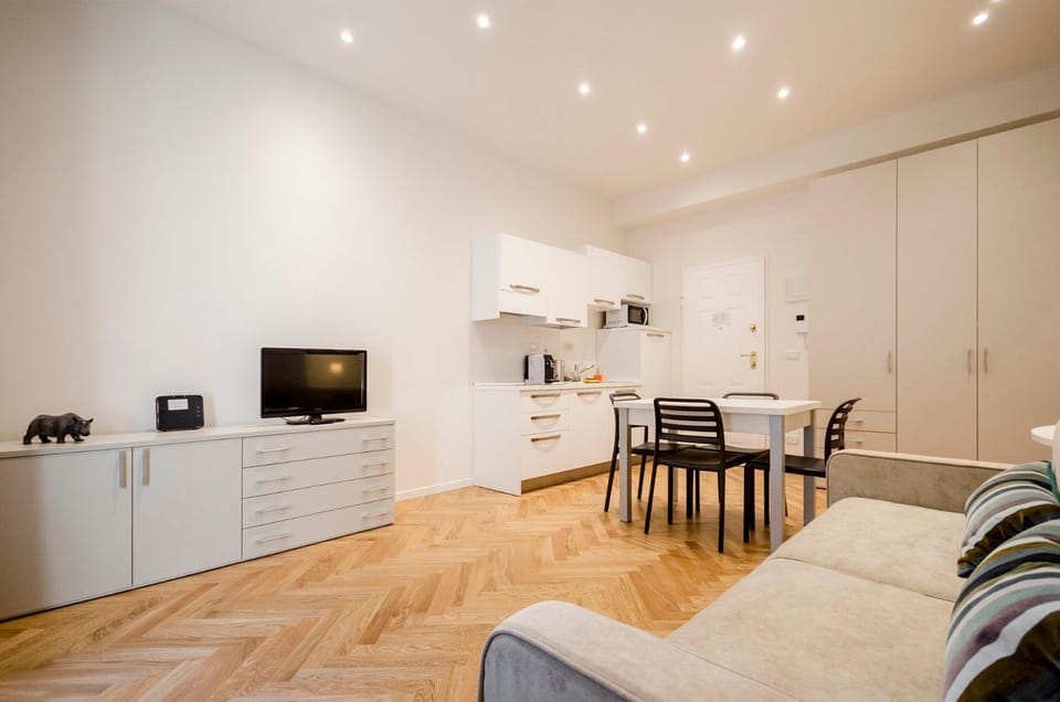 TV and multimedia, Kitchen or kitchenette, Living room, Seating area